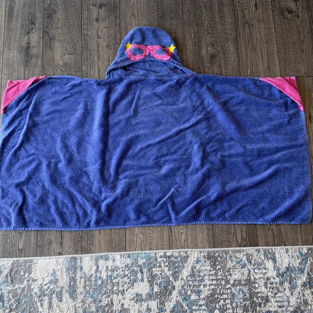 Jumping beans superhero 🦸‍♀️ hooded towel with cape and hand holds pink & purple